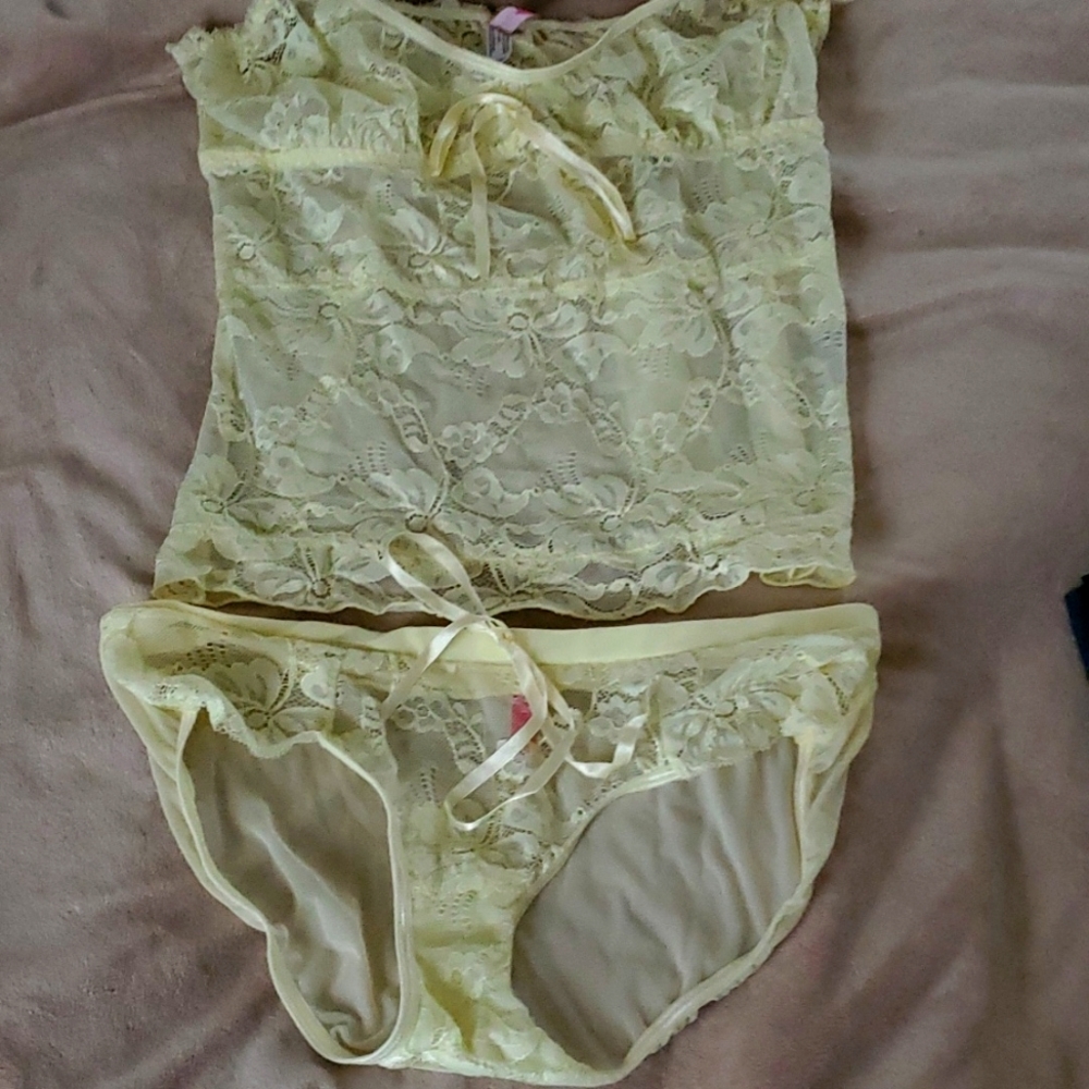 Blush lingerie set 😍 💕 yellow‎